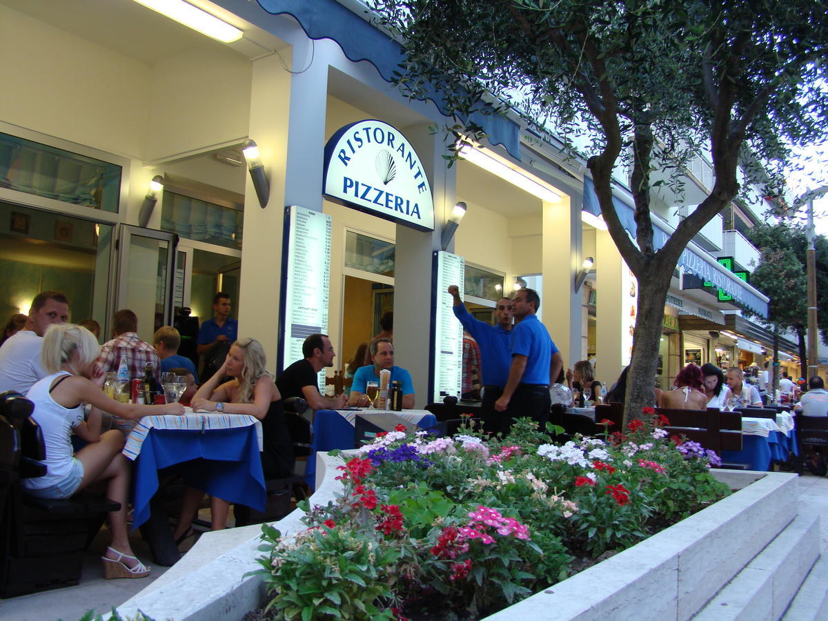 Hotel Blue Marine Lignano Sabbiadoro Exterior foto