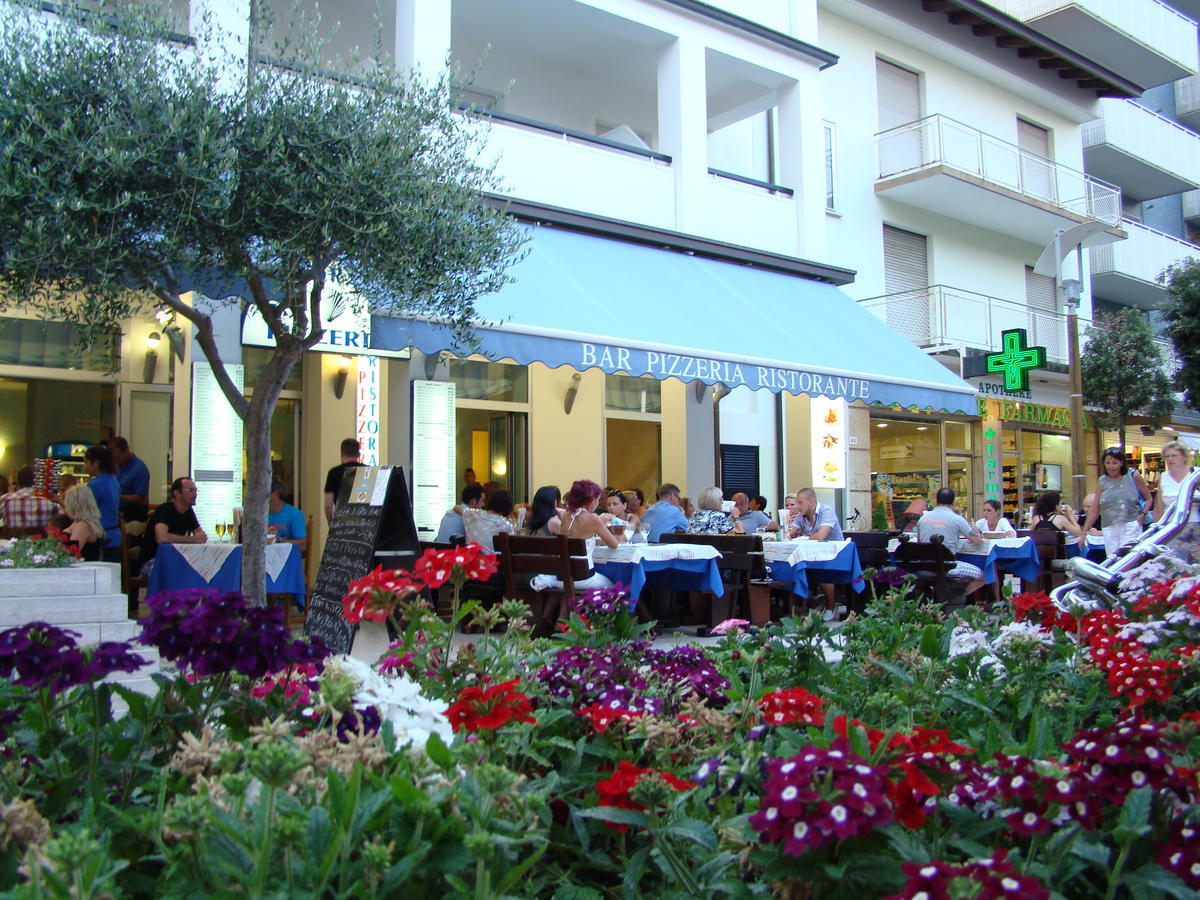 Hotel Blue Marine Lignano Sabbiadoro Exterior foto