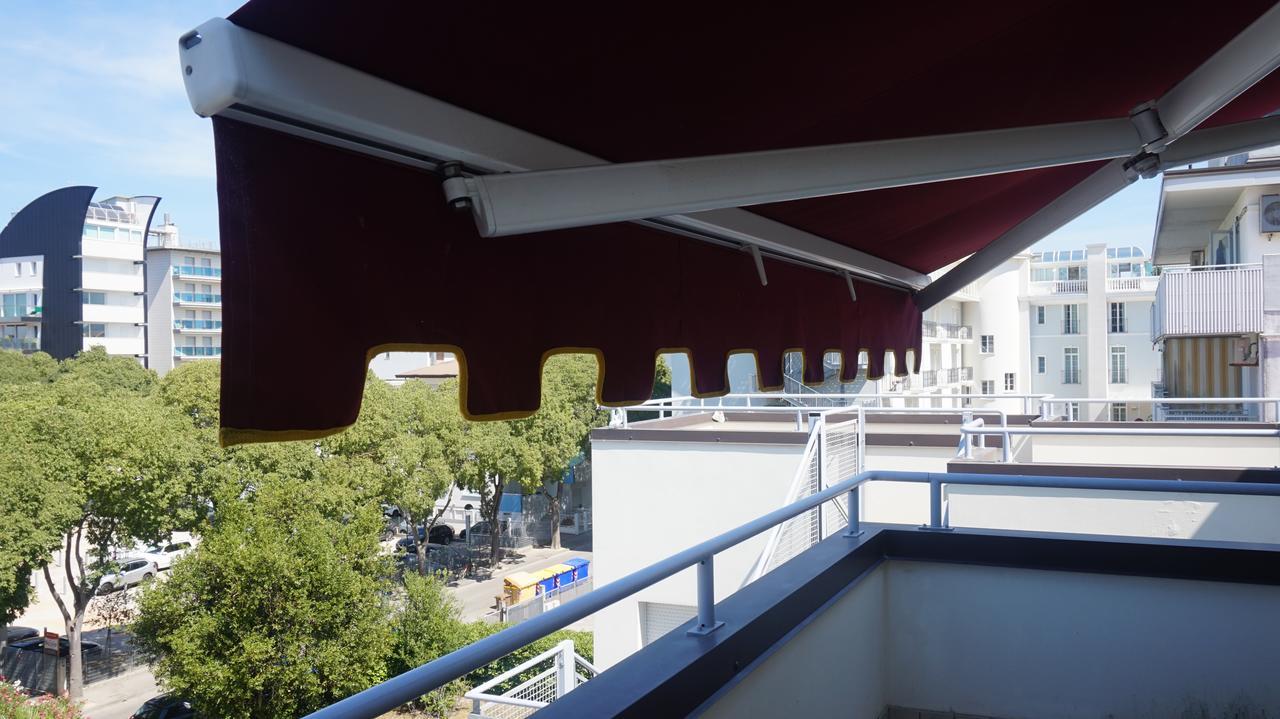 Hotel Blue Marine Lignano Sabbiadoro Exterior foto